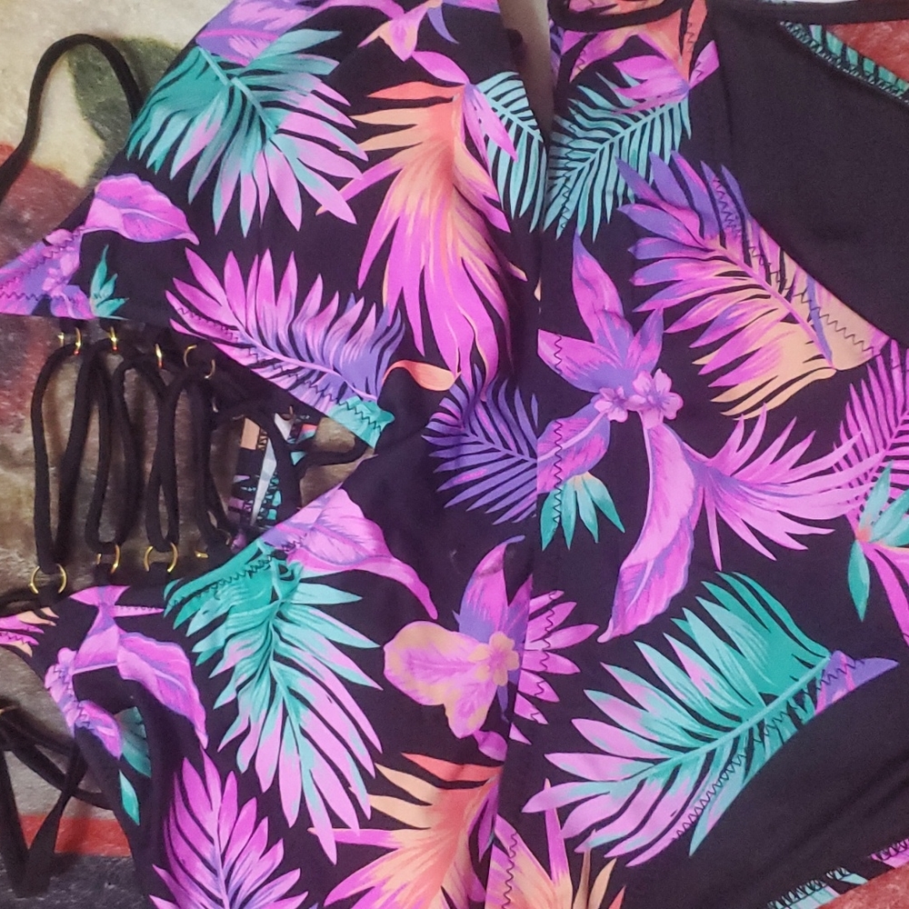 NWT 2 piece XL Floral bathing suit top & bottoms